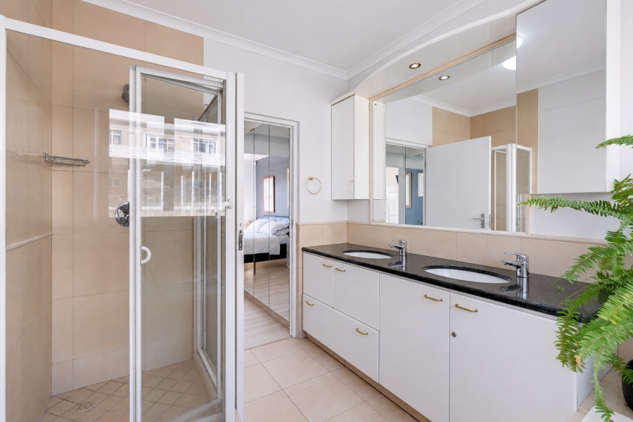 3 Bedroom Property for Sale in Sea Point Western Cape